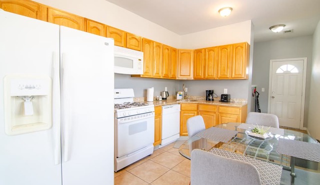 Spacious 4 bed 2.5 bath close to NYC FREE Parking!